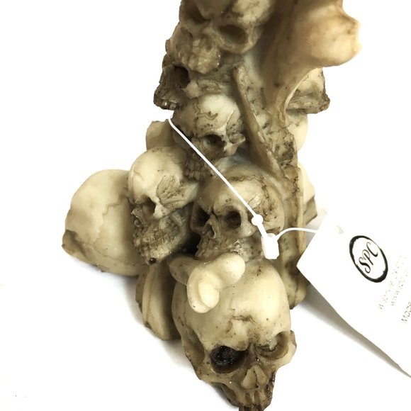 Skull stack Candle Holder Halloween 5.5" - Picture 6 of 9